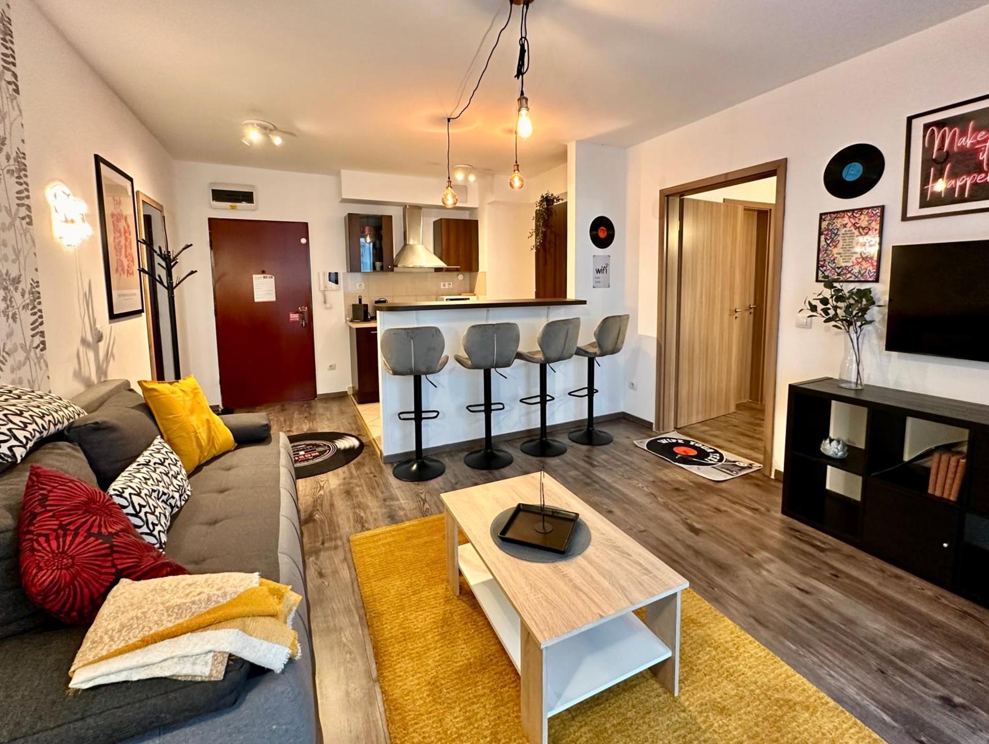 Apartament Vinyl Gozsdu *