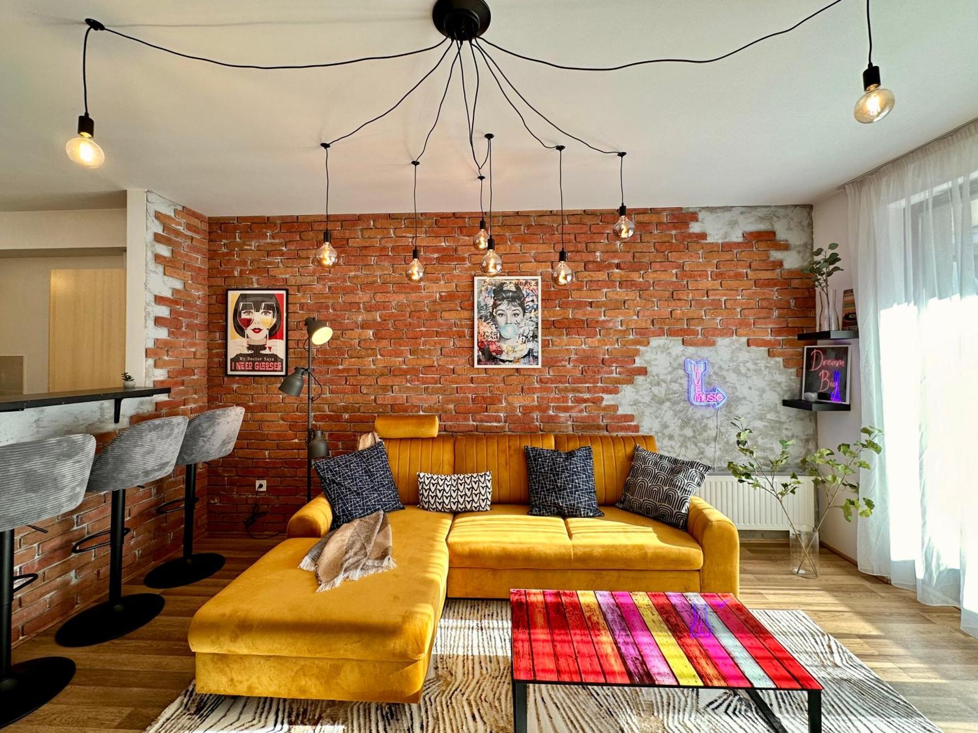 Vinyl Gozsdu Apartament