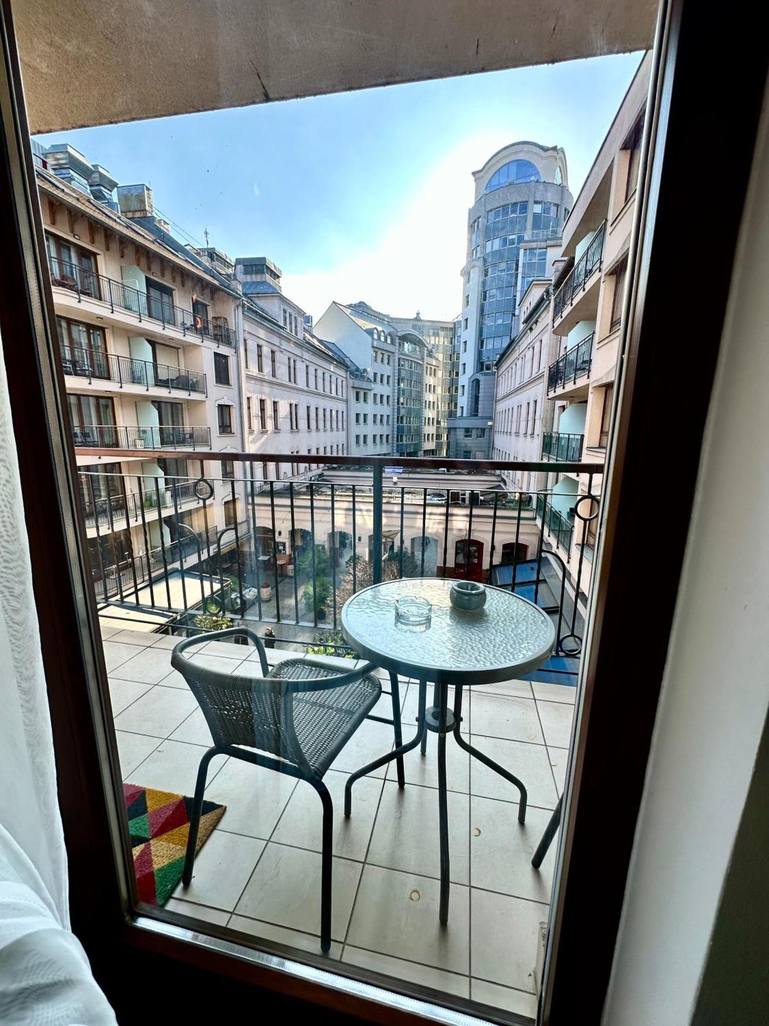 Vinyl Gozsdu Apartament *